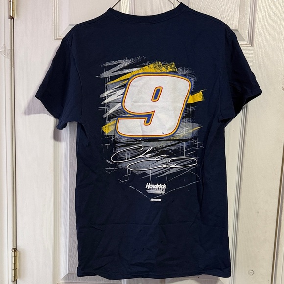 Show your Chase Elliott pride with this bold #9 Hendrick Motorsports Tee Sz M. - Picture 2 of 4